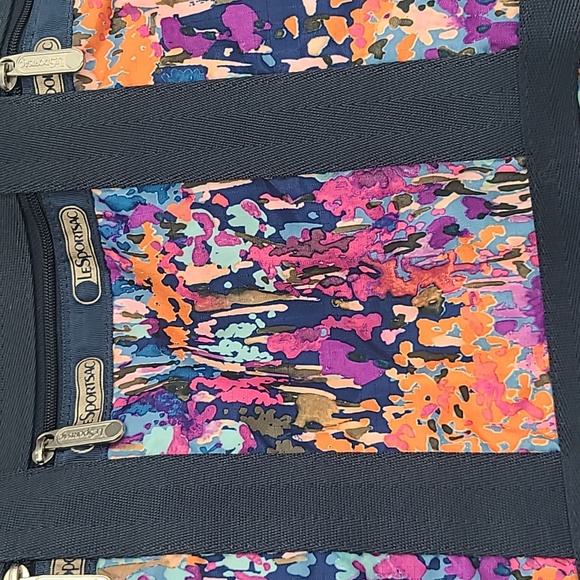 Le Sportsac medium travel tote in magnificent watercolor print - Picture 5 of 12